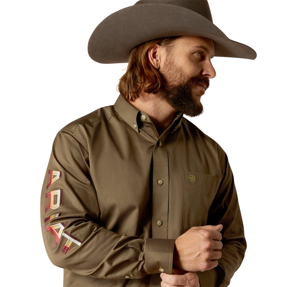 Camisa Ariat Team Logo Twill Verde Oliva Corte Clásico