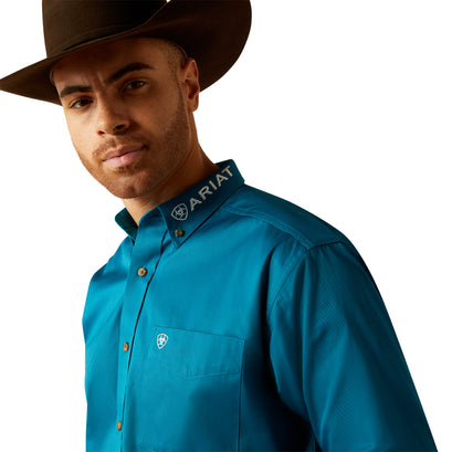 Camisa Ariat Team Logo Twill Turquesa Corte Clásico