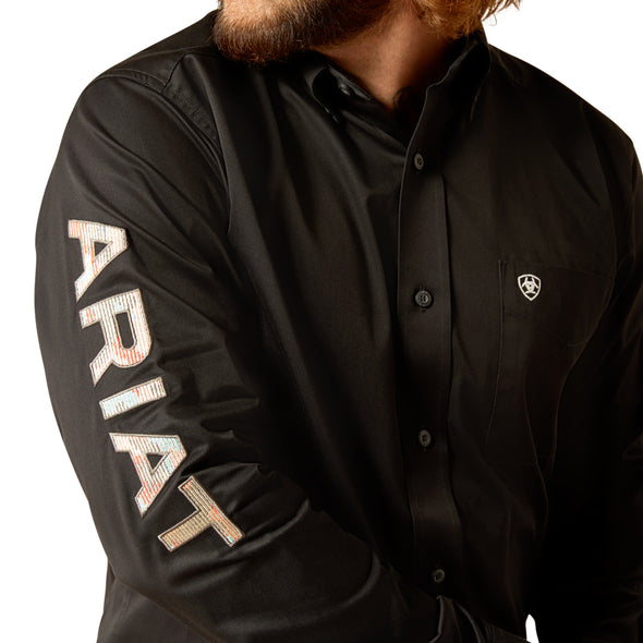 Camisa Ariat Team Logo Twill Negro Corte Fitted
