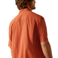 Camisa Ariat VentTEK Outbound Naranja Corte Clásico