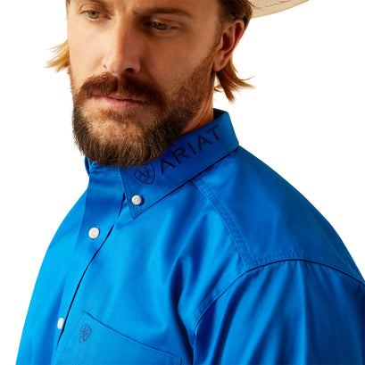 Camisa Ariat Team Logo Twill Azul Corte Clásico