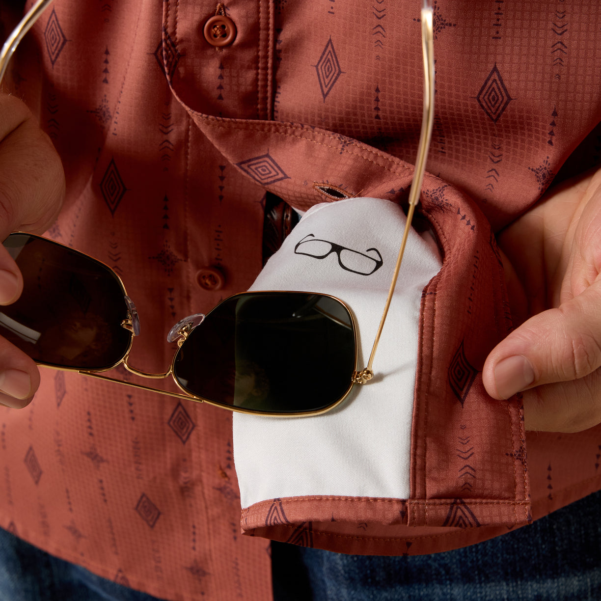 Camisa Ariat Printed VentTEK Café Corte Clásico